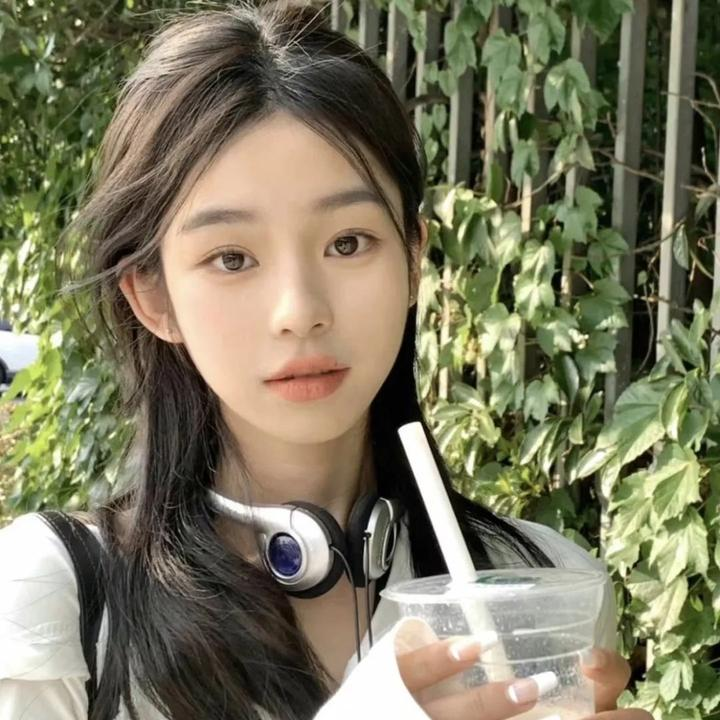 商战女王只谋权不谋爱中秋月她只谋局不谋圆